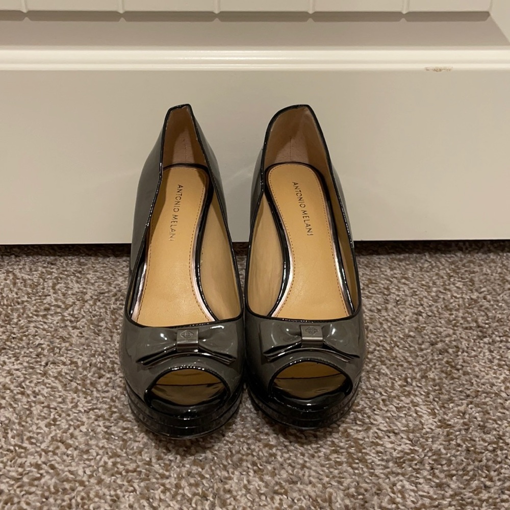 Like new Antonio Melani grey and black patent leather pumps